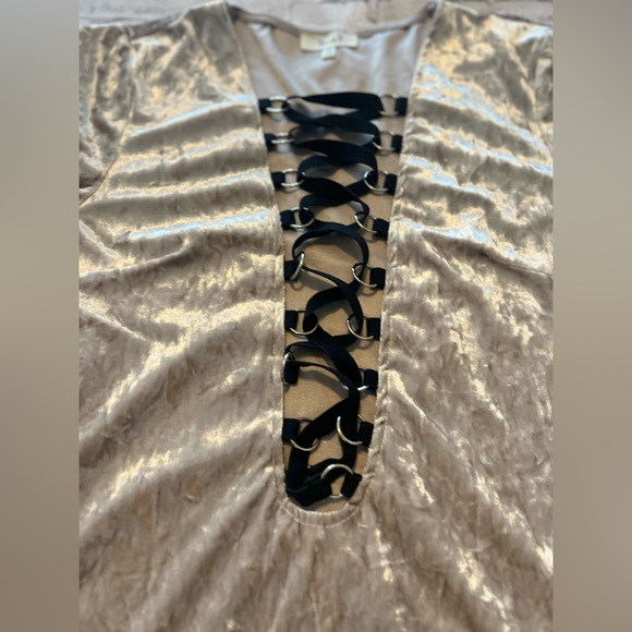 Love J Velvet Dress Size Medium - Picture 6 of 8